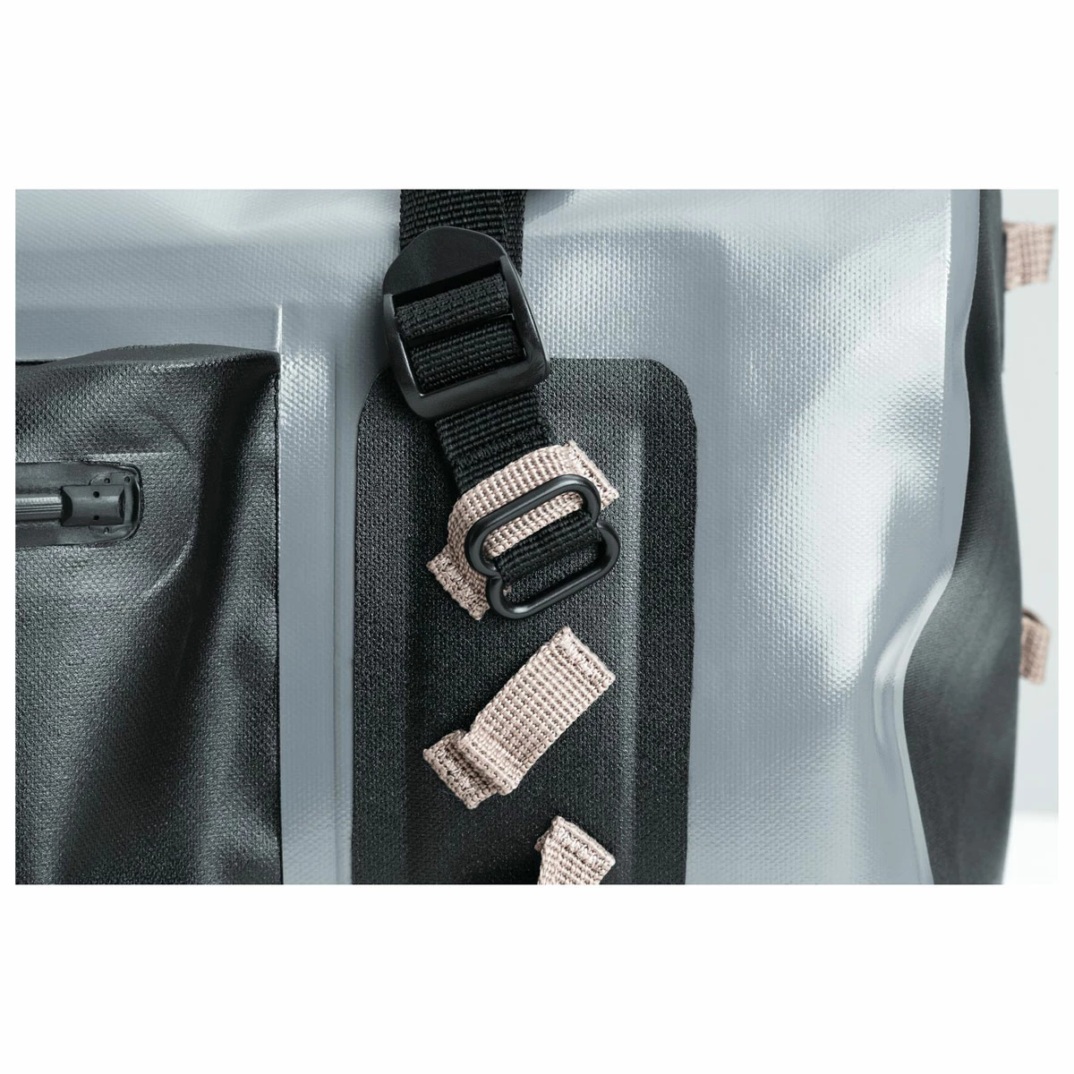 Kuryakyn Torke Dry Bag 25L Backpack 4 Kuryakyn Torke Dry Bag 25L Backpack - Image 3